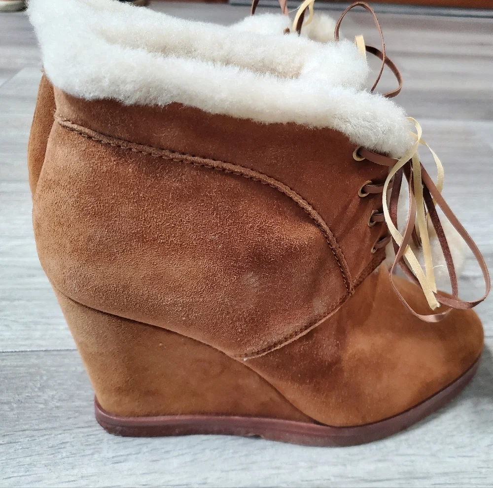 Michael Kors Collection Brown Suede Winter Boots with Cream Fur Trim - Picture 2 of 4